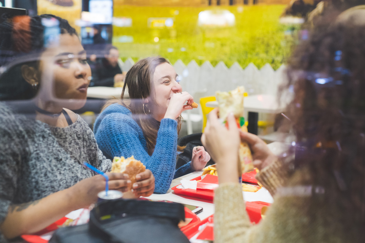 women-eating-fast-food-together